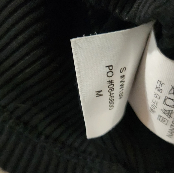 Vuori Women's Black Cross-Back Top - Picture 6 of 6